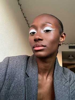 Mariane Iman Ndiaye takes a selfie