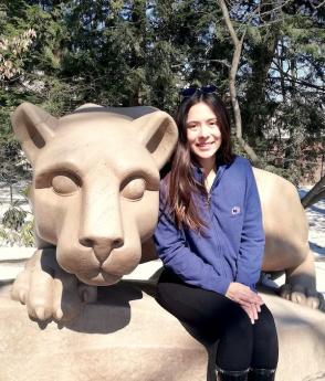 Laura en Penn State University campus