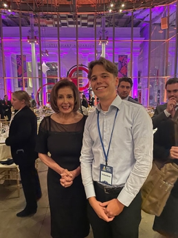 Wesley de Vries and Nancy Pelosi pose for a photo at a conference