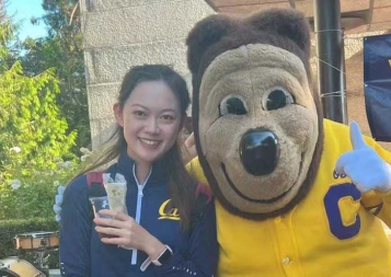 Lucy Zhang and Berkeley Oski mascot take photo together