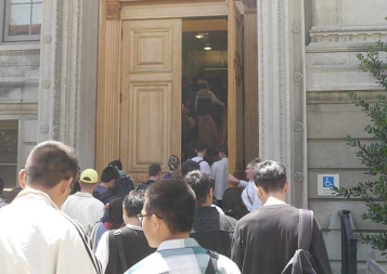 Visiting students walk into the Physics building on UC Berkeley campus