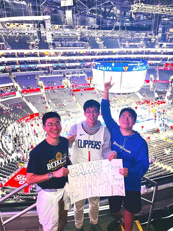 Xiangjian Zhang and friends at a basketball game